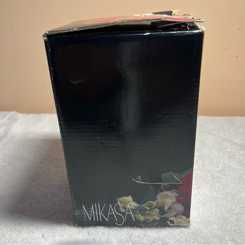 Mikasa Carmen SA 510/616 6.25" Crystal Glass Frosted Embossed Floral Vase In Box - Picture 9 of 11
